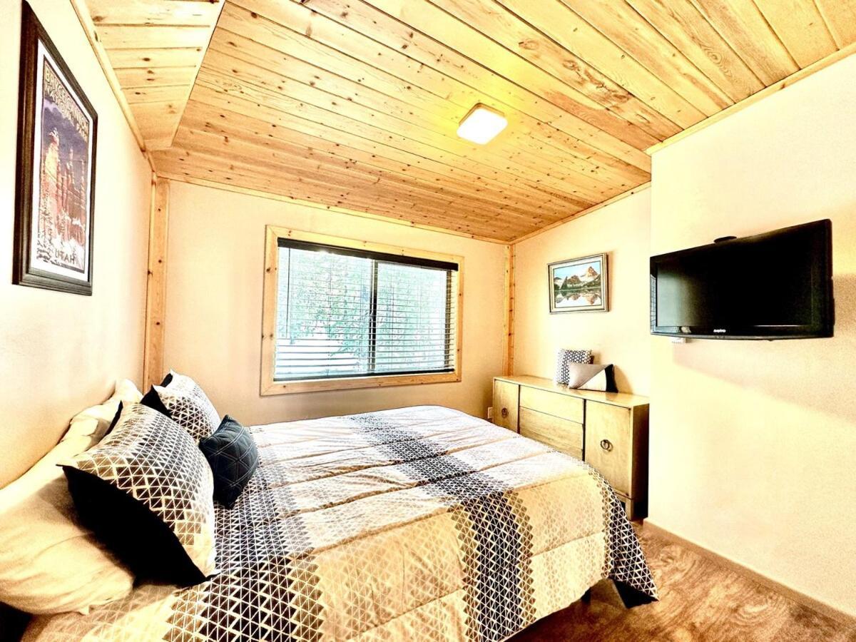 Lovely Log Cabin With Fire Pit! Duck Creek Village Exterior foto